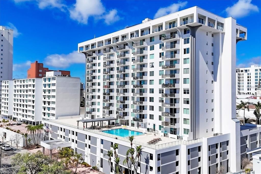 Recently Rented: $2,200 (1 beds, 2 baths, 985 Square Feet)