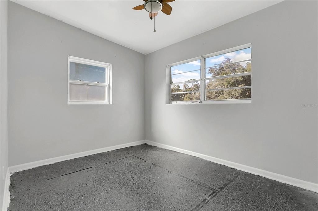 Active With Contract: $210,000 (3 beds, 1 baths, 836 Square Feet)