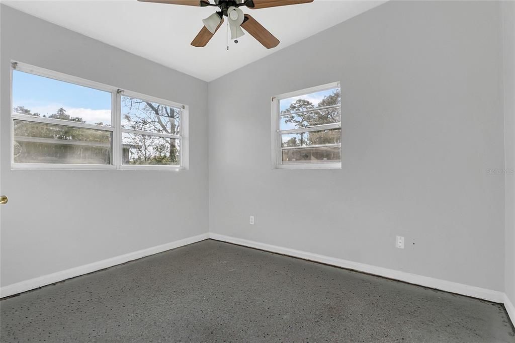 Active With Contract: $210,000 (3 beds, 1 baths, 836 Square Feet)