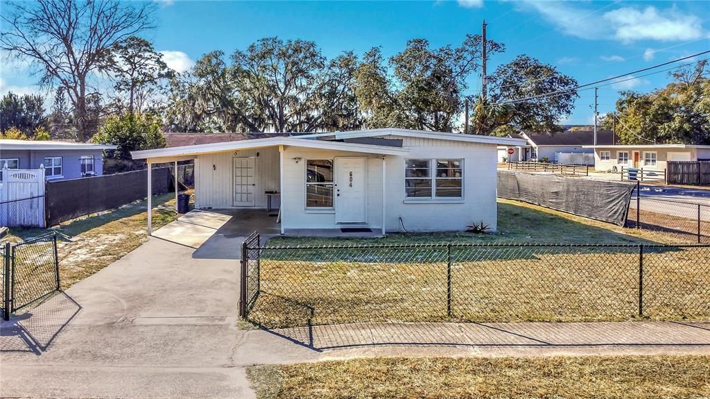 Active With Contract: $210,000 (3 beds, 1 baths, 836 Square Feet)