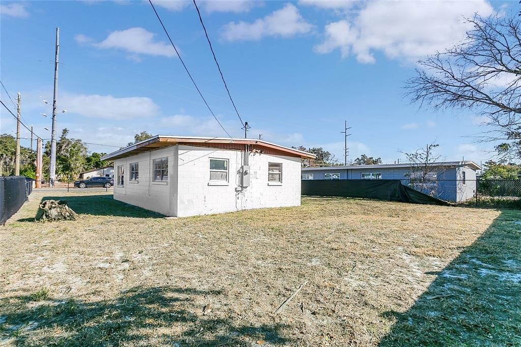 Active With Contract: $210,000 (3 beds, 1 baths, 836 Square Feet)