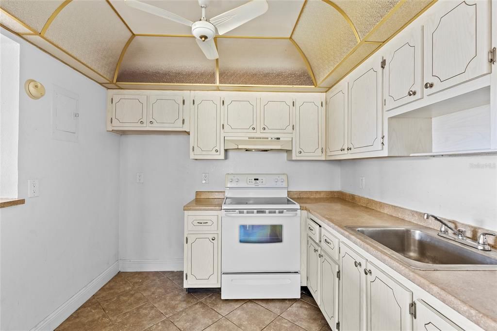 На продажу: $50,000 (1 спален, 1 ванн, 720 Квадратных фут)