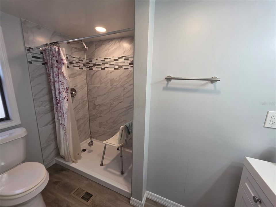 Activo con contrato: $119,900 (3 camas, 2 baños, 864 Pies cuadrados)