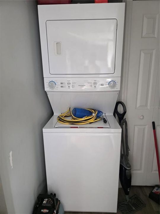 Activo con contrato: $119,900 (3 camas, 2 baños, 864 Pies cuadrados)