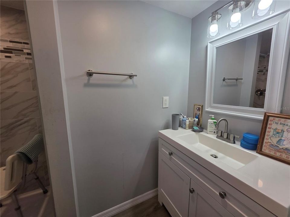 Activo con contrato: $119,900 (3 camas, 2 baños, 864 Pies cuadrados)