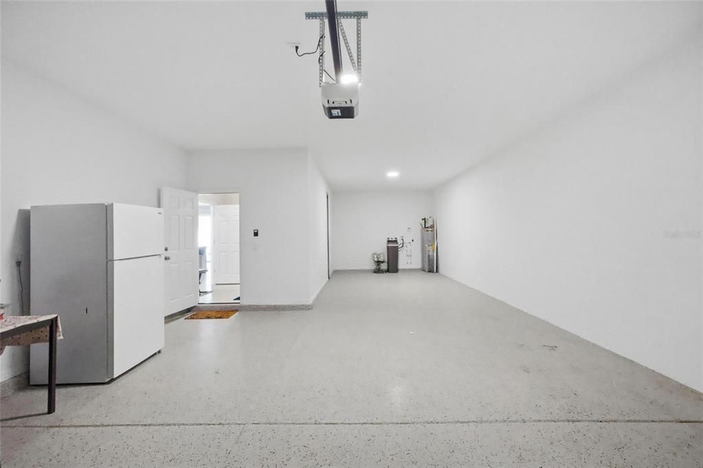 Activo con contrato: $570,000 (5 camas, 4 baños, 3531 Pies cuadrados)