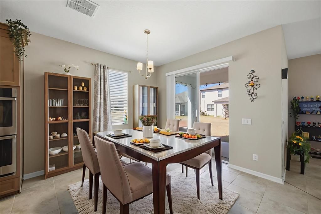Activo con contrato: $570,000 (5 camas, 4 baños, 3531 Pies cuadrados)