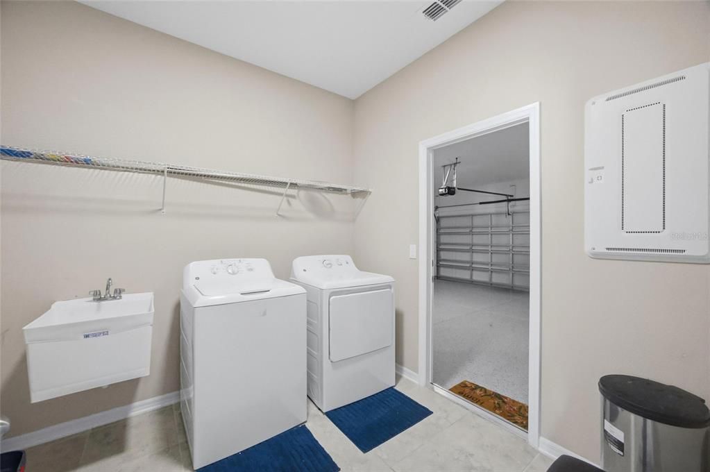 Activo con contrato: $570,000 (5 camas, 4 baños, 3531 Pies cuadrados)