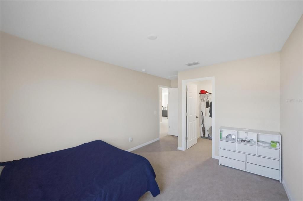 Activo con contrato: $570,000 (5 camas, 4 baños, 3531 Pies cuadrados)