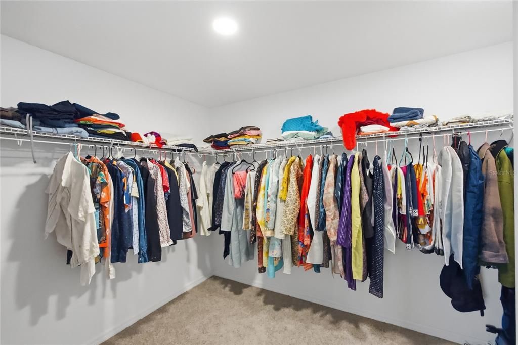 Activo con contrato: $570,000 (5 camas, 4 baños, 3531 Pies cuadrados)