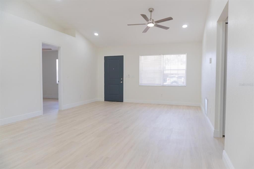 Activo con contrato: $219,900 (3 camas, 2 baños, 1164 Pies cuadrados)