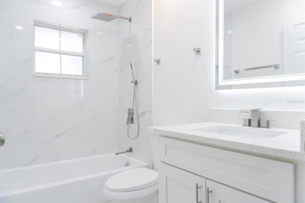 Activo con contrato: $219,900 (3 camas, 2 baños, 1164 Pies cuadrados)