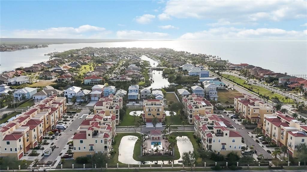 На продажу: $749,000 (4 спален, 2 ванн, 2811 Квадратных фут)