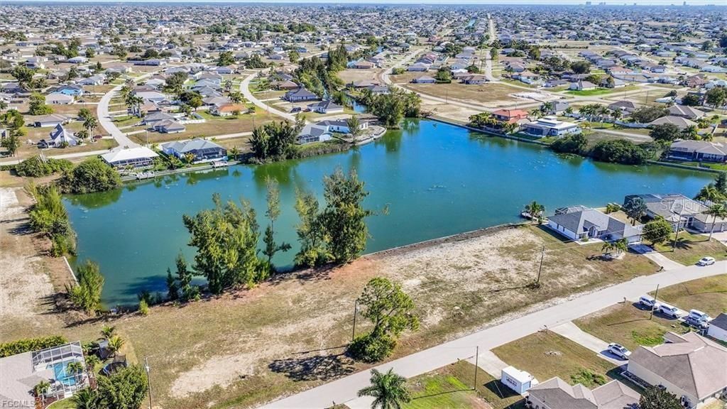 На продажу: $75,000 (0.24 acres)