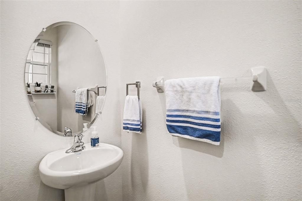 На продажу: $299,990 (3 спален, 2 ванн, 1802 Квадратных фут)