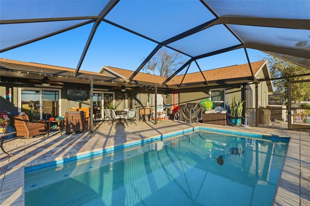 For Sale: $519,000 (4 beds, 2 baths, 1733 Square Feet)