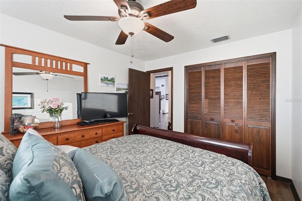 For Sale: $519,000 (4 beds, 2 baths, 1733 Square Feet)