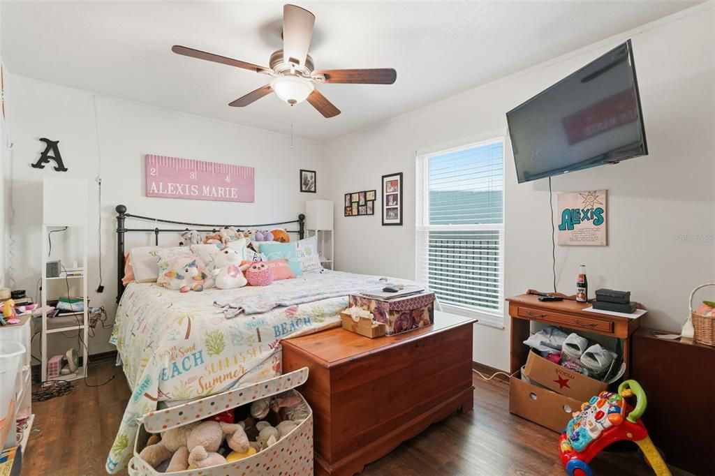 For Sale: $519,000 (4 beds, 2 baths, 1733 Square Feet)