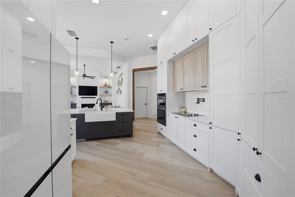 For Sale: $899,900 (3 beds, 3 baths, 2806 Square Feet)
