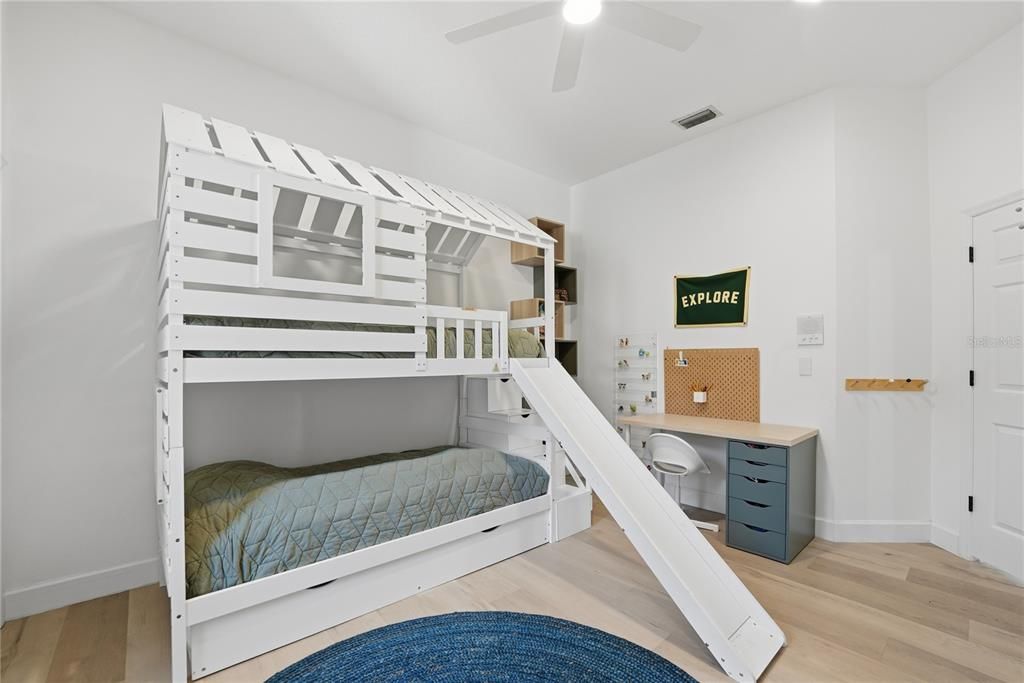 For Sale: $899,900 (3 beds, 3 baths, 2806 Square Feet)