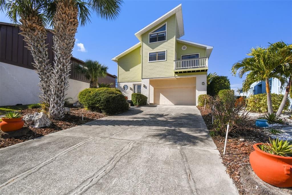 Active With Contract: $799,000 (4 beds, 3 baths, 2294 Square Feet)