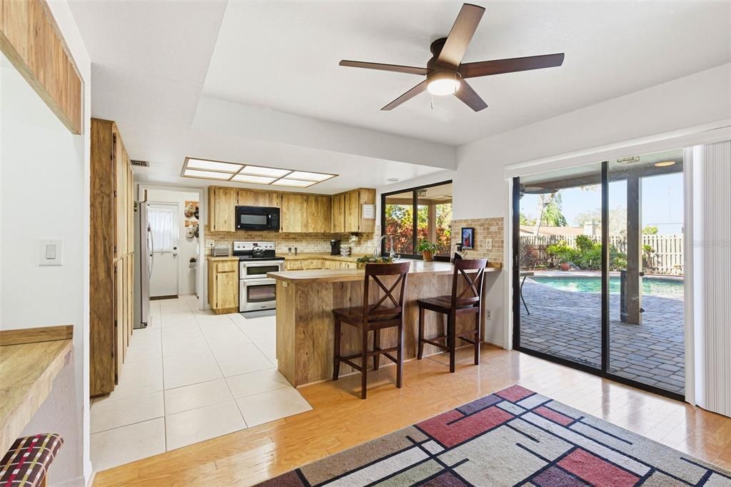 Active With Contract: $699,000 (4 beds, 3 baths, 2936 Square Feet)