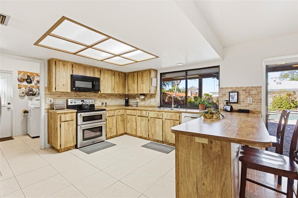 Active With Contract: $699,000 (4 beds, 3 baths, 2936 Square Feet)