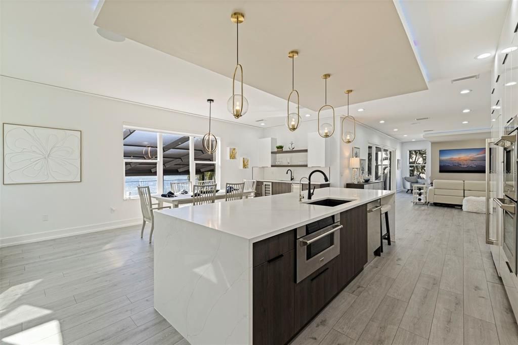 For Sale: $4,395,000 (6 beds, 5 baths, 5186 Square Feet)