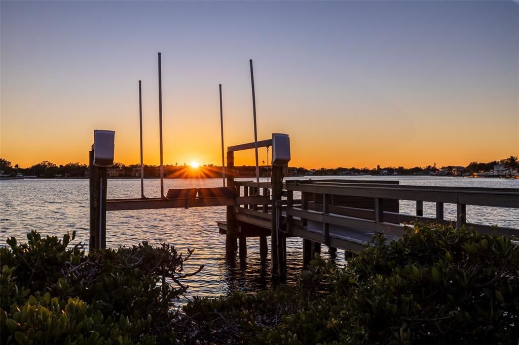 For Sale: $4,395,000 (6 beds, 5 baths, 5186 Square Feet)