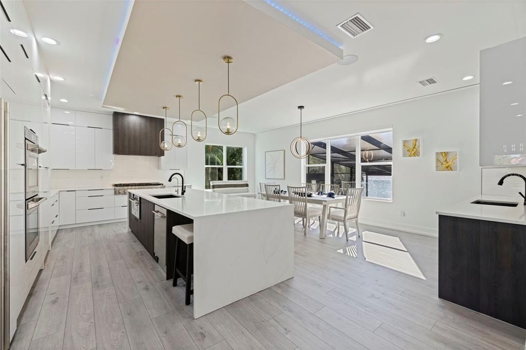 For Sale: $4,395,000 (6 beds, 5 baths, 5186 Square Feet)
