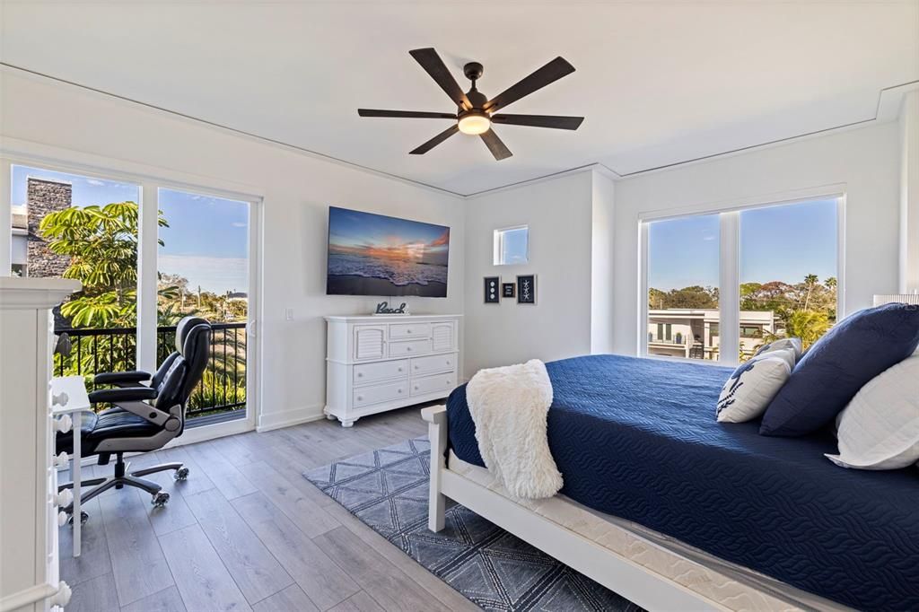 For Sale: $4,395,000 (6 beds, 5 baths, 5186 Square Feet)