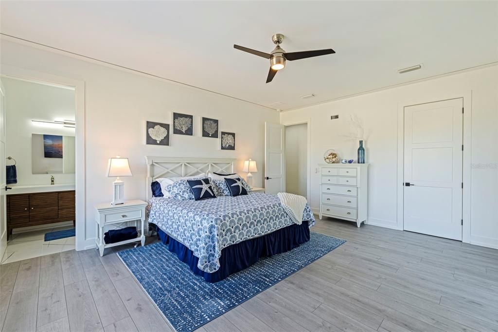 For Sale: $4,395,000 (6 beds, 5 baths, 5186 Square Feet)