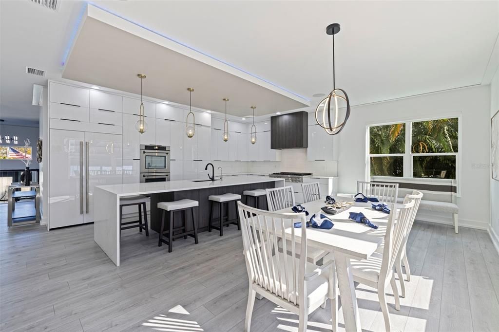 For Sale: $4,395,000 (6 beds, 5 baths, 5186 Square Feet)