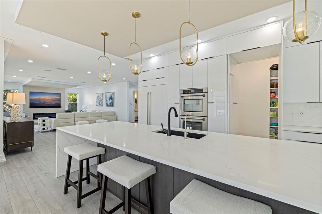 For Sale: $4,395,000 (6 beds, 5 baths, 5186 Square Feet)