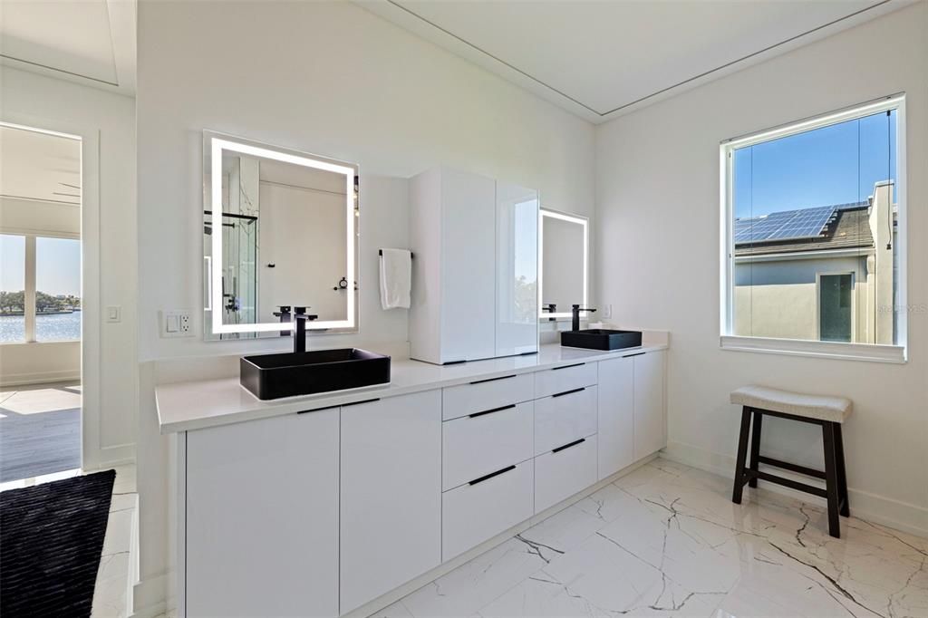 For Sale: $4,395,000 (6 beds, 5 baths, 5186 Square Feet)