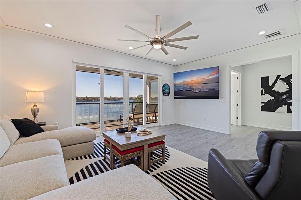 For Sale: $4,395,000 (6 beds, 5 baths, 5186 Square Feet)
