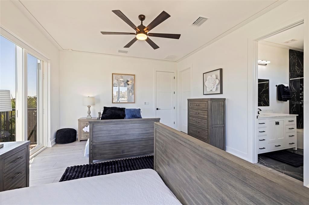 For Sale: $4,395,000 (6 beds, 5 baths, 5186 Square Feet)