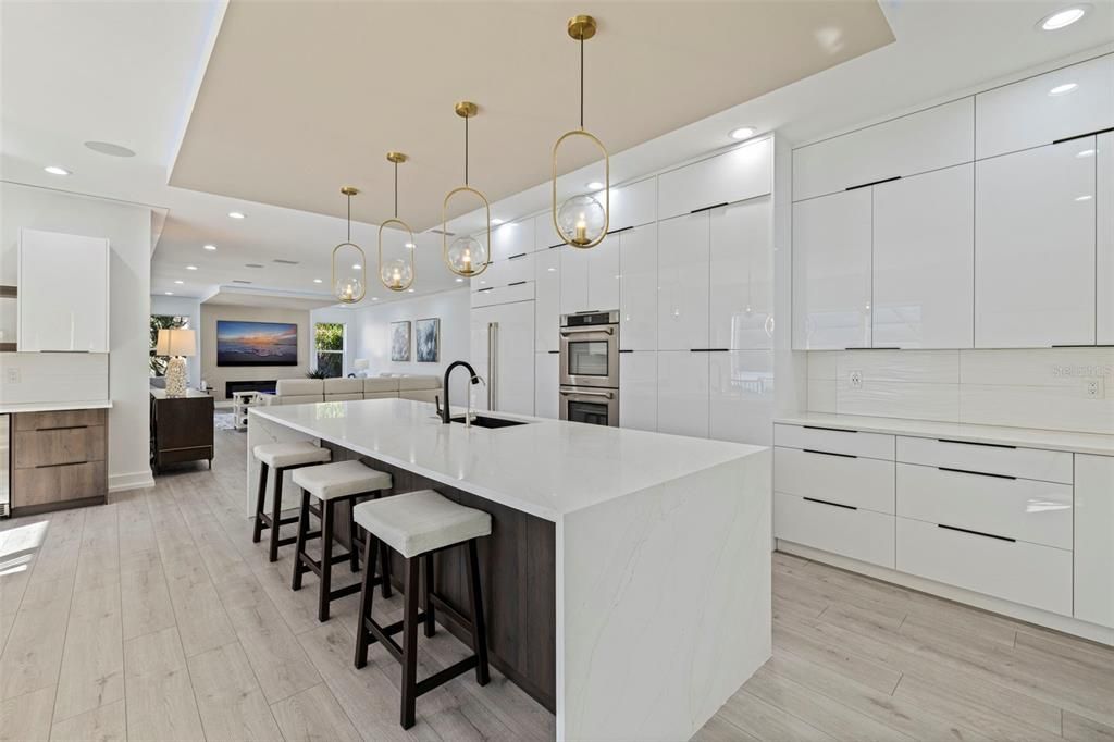 For Sale: $4,395,000 (6 beds, 5 baths, 5186 Square Feet)