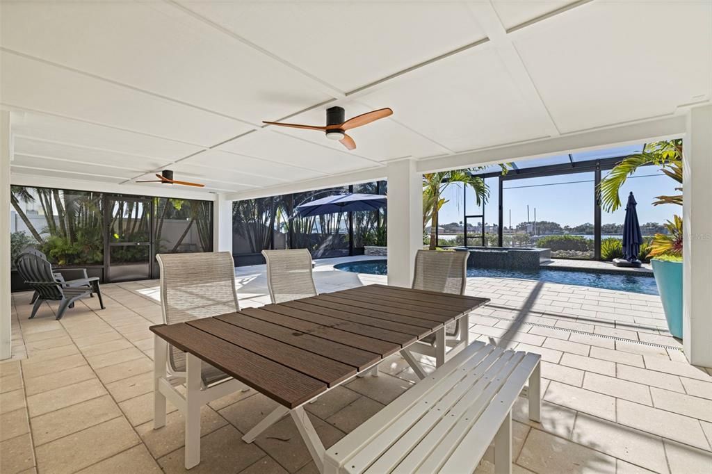 For Sale: $4,395,000 (6 beds, 5 baths, 5186 Square Feet)