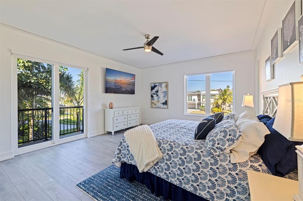 For Sale: $4,395,000 (6 beds, 5 baths, 5186 Square Feet)