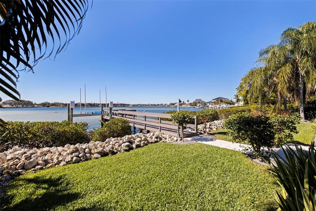 For Sale: $4,395,000 (6 beds, 5 baths, 5186 Square Feet)
