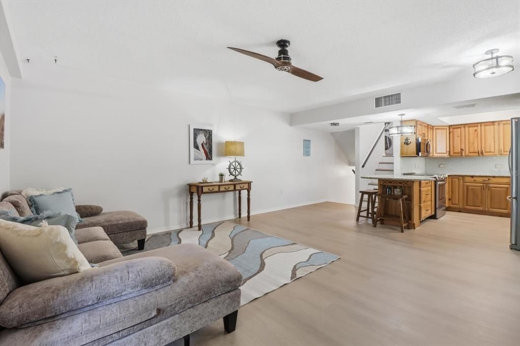 En Venta: $334,000 (2 camas, 2 baños, 1200 Pies cuadrados)