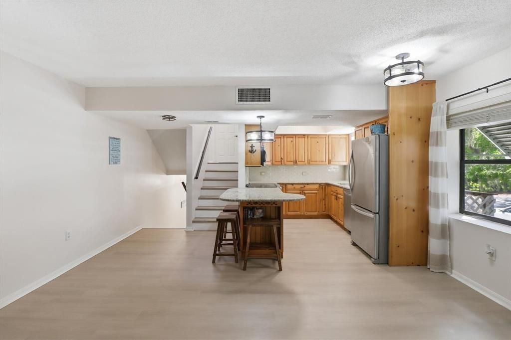 En Venta: $334,000 (2 camas, 2 baños, 1200 Pies cuadrados)