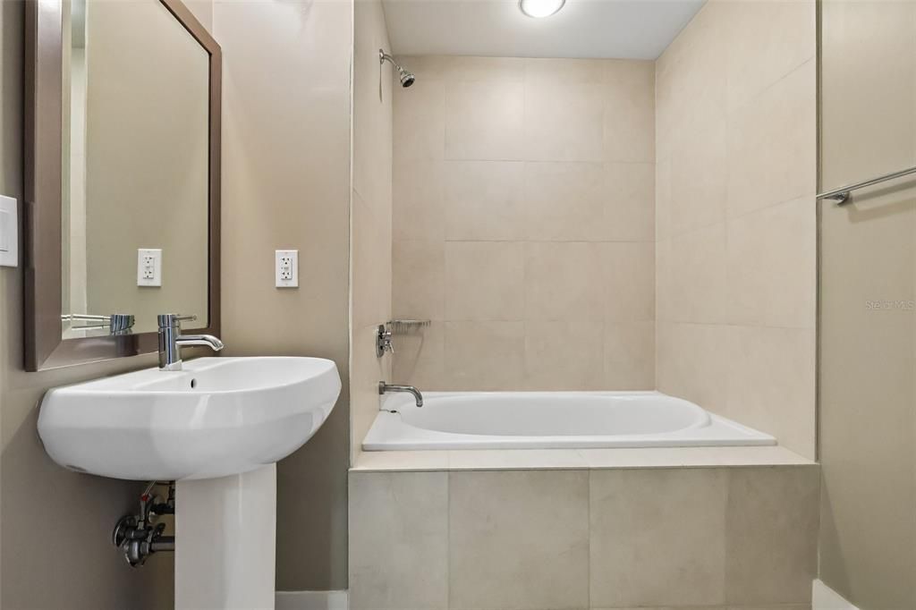 На продажу: $369,000 (1 спален, 2 ванн, 1150 Квадратных фут)