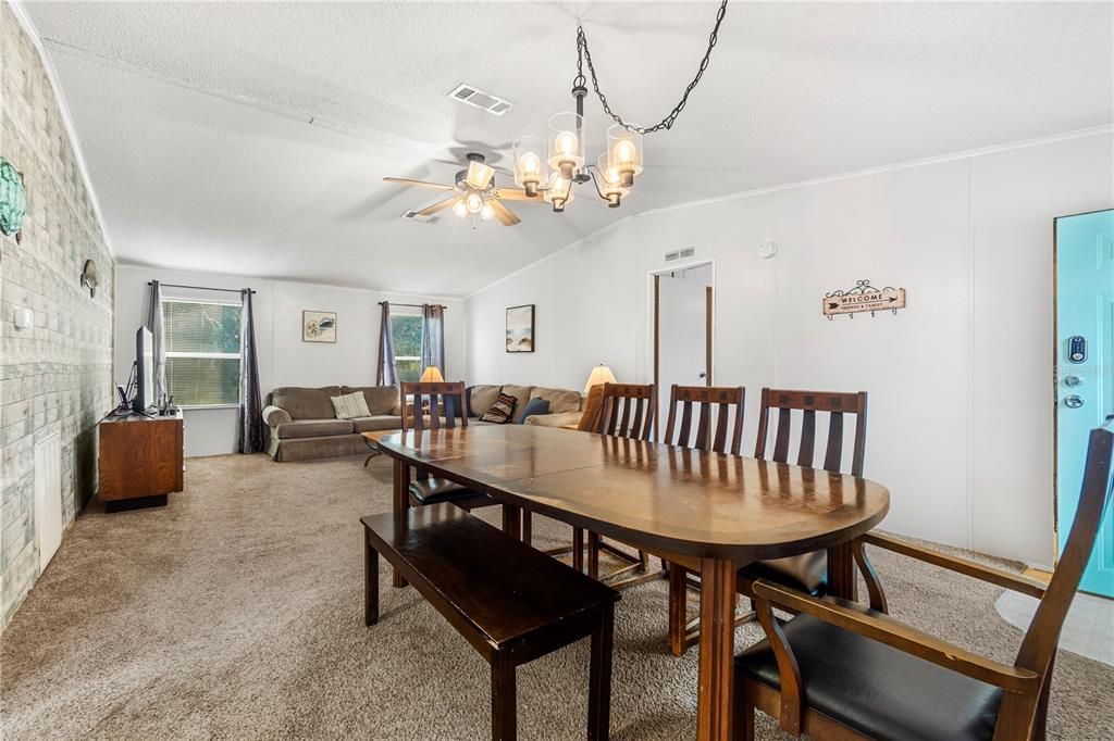 En Venta: $209,400 (3 camas, 2 baños, 1620 Pies cuadrados)