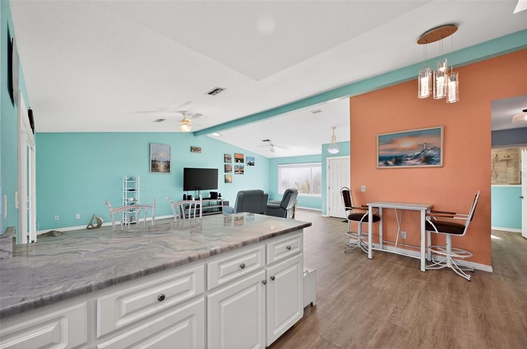 En Venta: $799,900 (2 camas, 2 baños, 1322 Pies cuadrados)