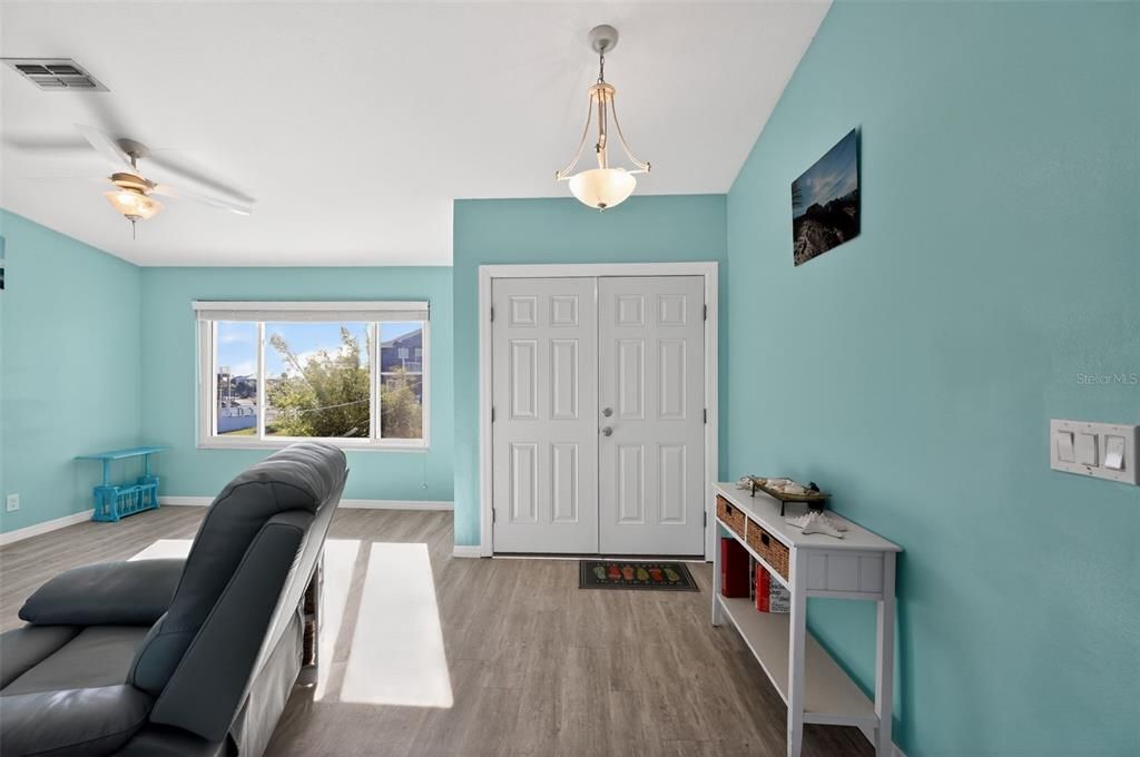 En Venta: $799,900 (2 camas, 2 baños, 1322 Pies cuadrados)