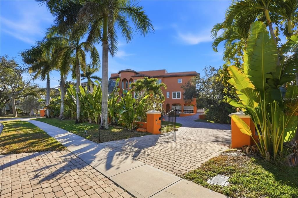 En Venta: $2,090,000 (5 camas, 3 baños, 5163 Pies cuadrados)