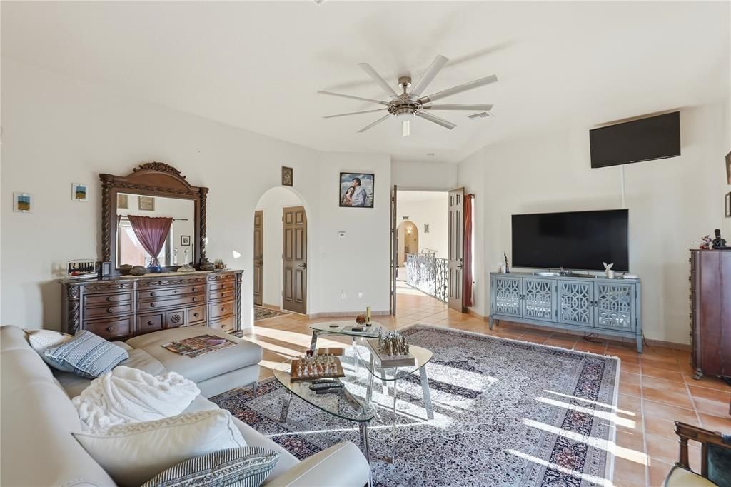 En Venta: $2,090,000 (5 camas, 3 baños, 5163 Pies cuadrados)