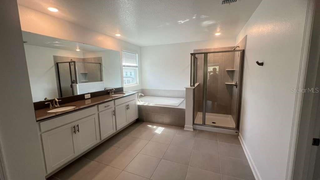 En Renta: $4,650 (5 camas, 3 baños, 3640 Pies cuadrados)